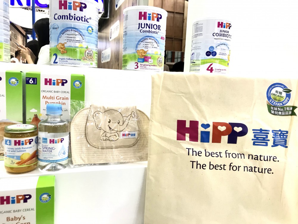 Presslogic:HiPP:登記入會就有麻質環保袋,而入面就有一支Baby Water 同口水肩一條