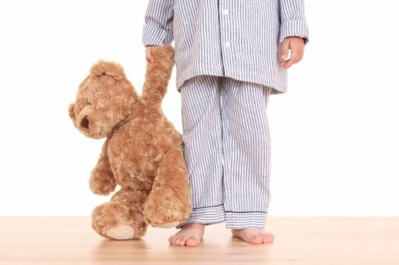 holding_teddy