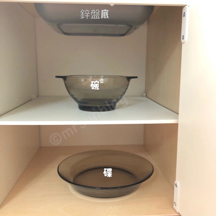 蒙特梭利 - 廚櫃上層放碗、下層放碟