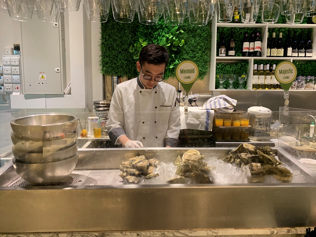 親子餐廳 - 廚師即開生蠔