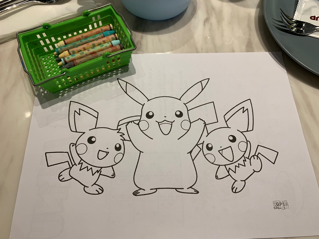 親子餐廳 - 提供蠟筆