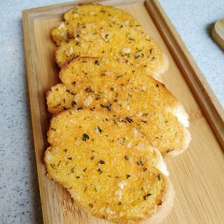 親子餐廳 - 蒜蓉麵包