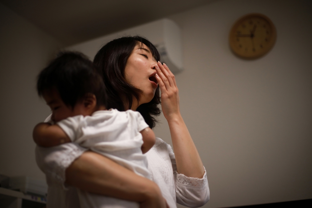 研究發現爸媽年花1977小時哄孩子睡覺。