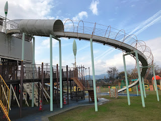 親子旅遊 - 30公尺長的滾輪溜滑梯