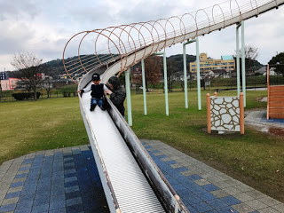 親子旅遊 - 30公尺長的滾輪溜滑梯