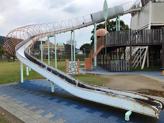 親子旅遊 - 30公尺長的滾輪溜滑梯