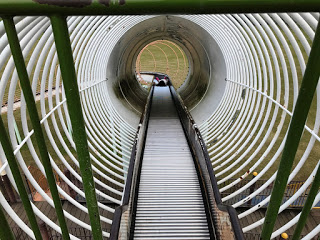 親子旅遊 - 30公尺長的滾輪溜滑梯