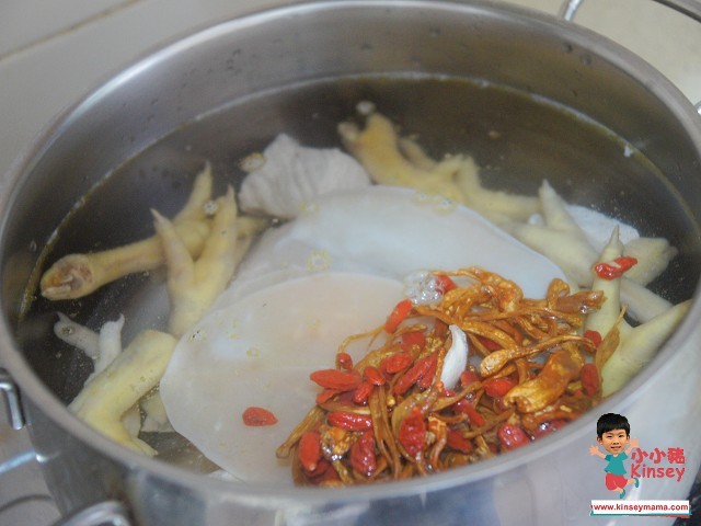 湯水做法:煲內放約2.5L水,然後加入所有材料~