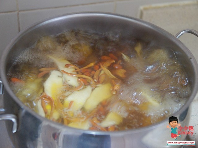 湯水做法:待滾起後,就用大火加蓋煲約30分鐘~