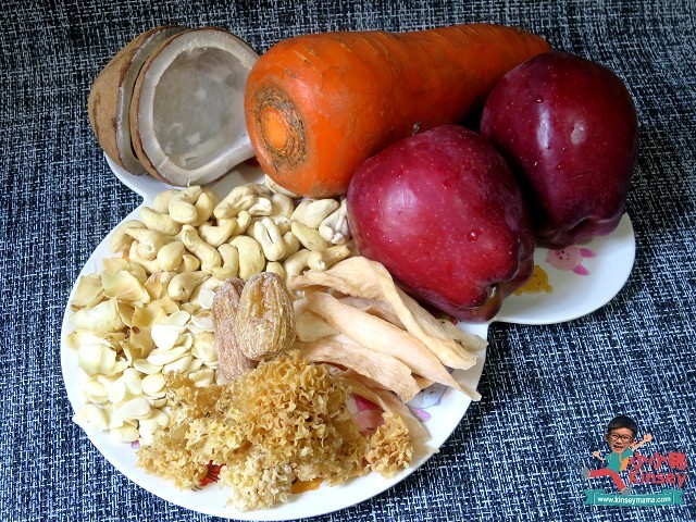 湯水材料，印度椰子一個、蘋果兩個、紅蘿蔔一條、漳州雪耳一両、淮山一両、乾百合一両、南北杏一湯匙、腰果約一飯碗及蜜棗2粒~