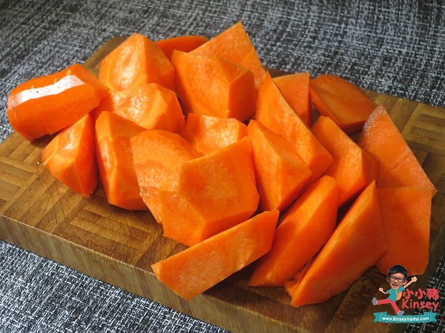 湯水步驟：紅蘿蔔洗淨去皮切件~