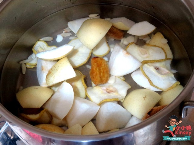 湯水分享:煲內放入所有材料,然後放入2.5L水~