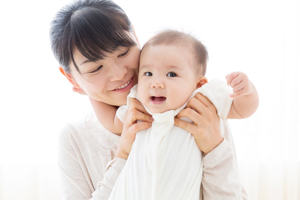 科學家發現,只有媽媽特定的望著嬰兒笑時,他們才會回應一個笑容!