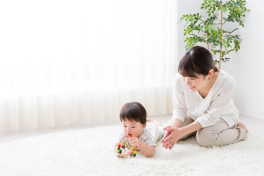 親子遊戲:給予不同質感的東西刺激寶寶的觸覺感官