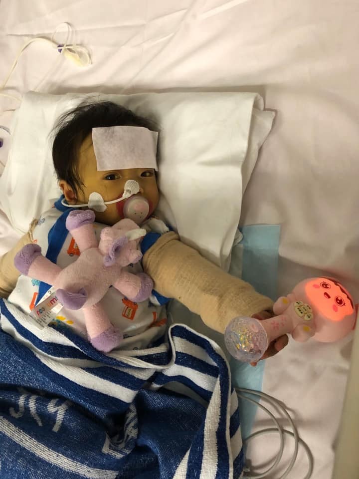 Joe的大女鎧澄現年1歲,因患上先天性膽管閉鎖,而「一直退唔到黃」。