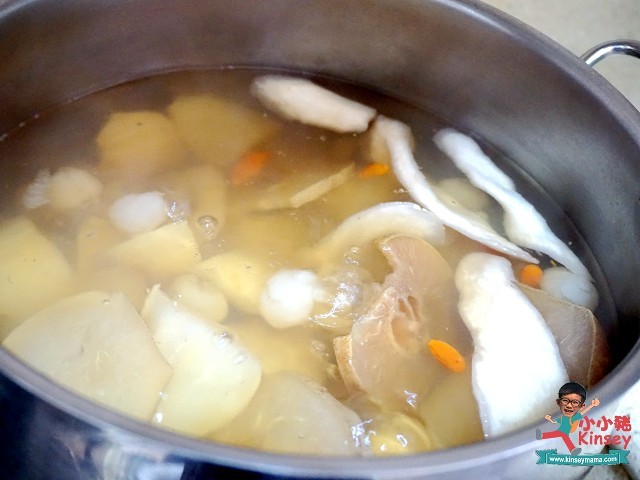 湯水分享:然後轉慢火加蓋煲多45分鐘~