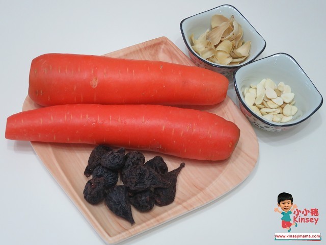 湯水分享：紫無花果8粒、紅蘿蔔2條、乾百合1湯匙、南北杏1湯匙~ 
