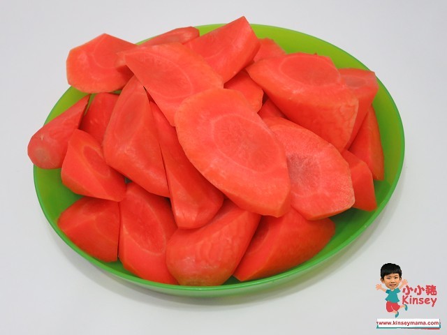 湯水分享：紅蘿蔔洗淨去皮切件~