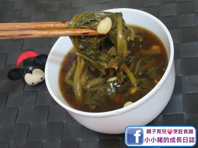 湯水分享：最後加鹽調味，就可以飲得，記得唔好浪費左啲西洋菜，因為煲過湯嘅西洋菜係超好食呀~