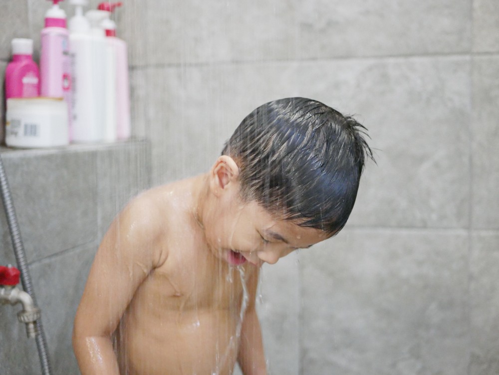 耳朵入水:孩子洗澡