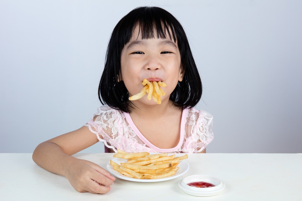 一位年僅10歲的肥肥小朋友,平時喜歡吃肥肉、喝甜飲料