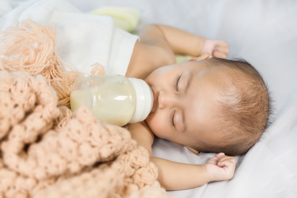 對牛奶蛋白過敏的寶寶，可能會出現濕疹、紅腫、腹瀉、嘔吐等問題。