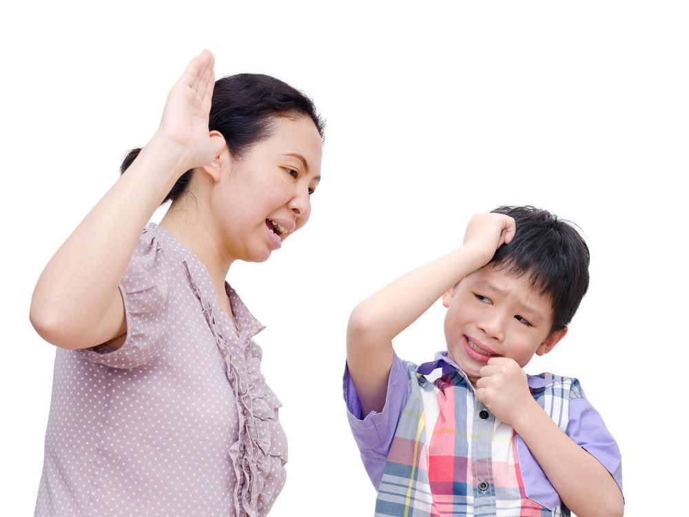 管教方式：動手打孩子