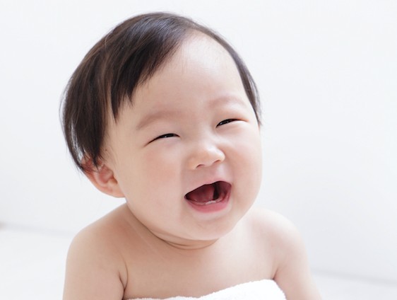 積極的互動以及大量的眼神交流,分別增強了母腦和嬰兒大腦系統的運作能力