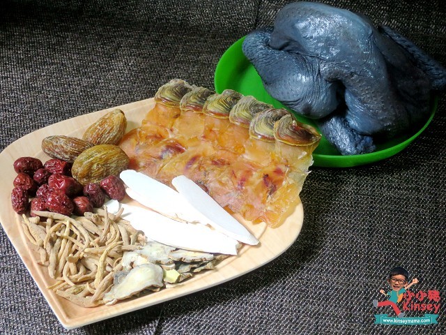 湯水分享:乾螺頭兩両、太子參半両、田七半両、淮山一両、紅棗十粒、烏雞一隻及蜜棗三粒~