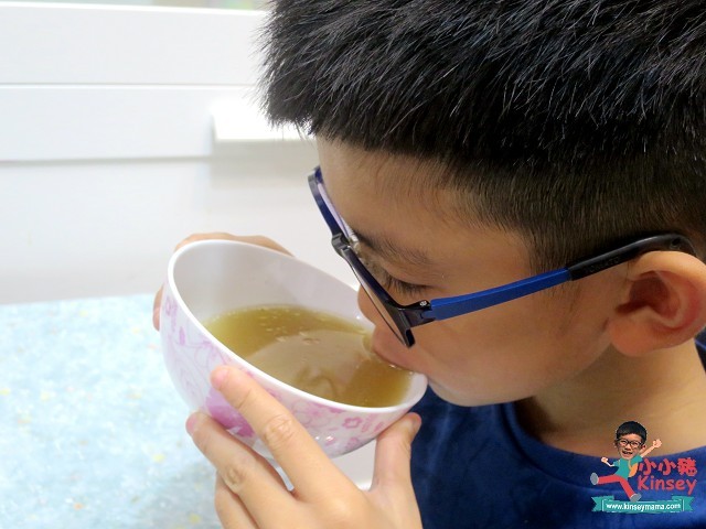 湯水分享:最後加鹽調味,就可以飲得啦~