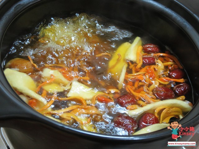 湯水分享:待滾起時,就用大火加蓋煲約30分鐘~