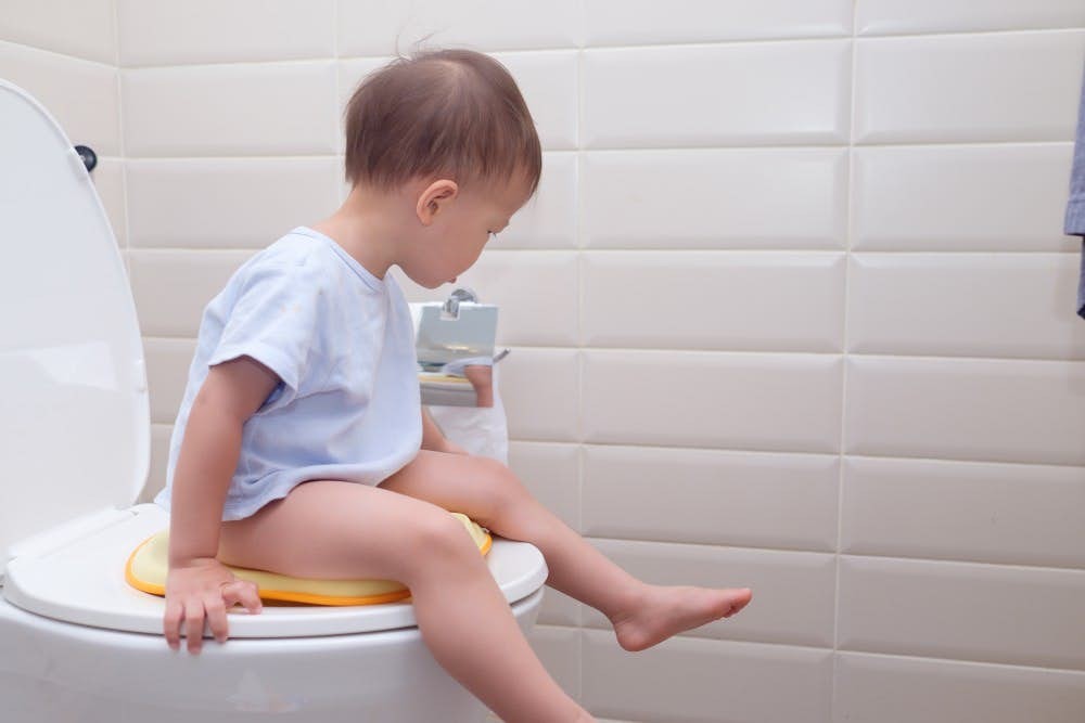 baby go toilet 01.