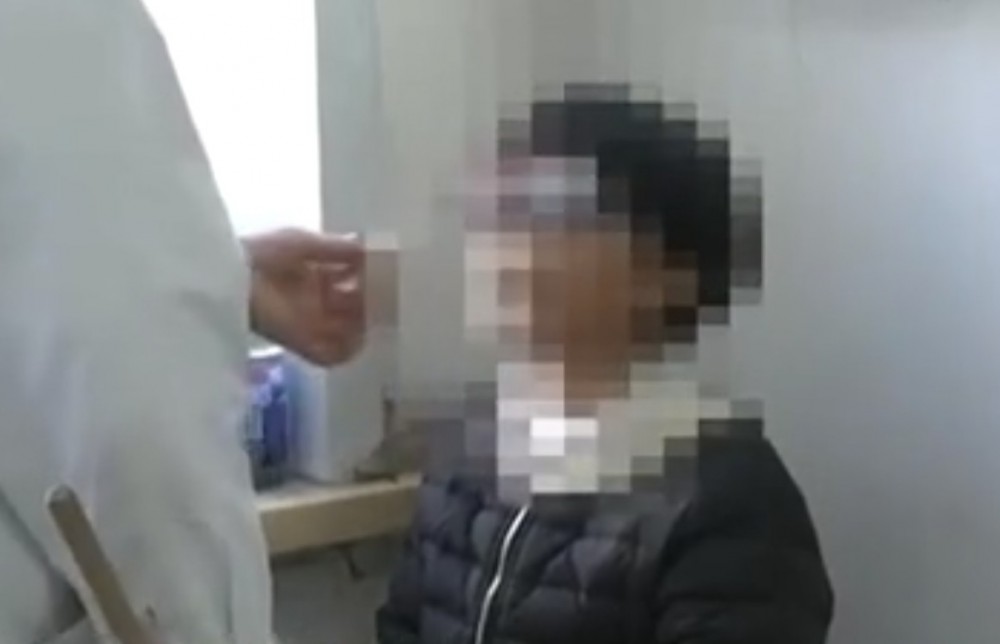 兒童近視：5歲童日玩6小時電子學習機 患千度近視