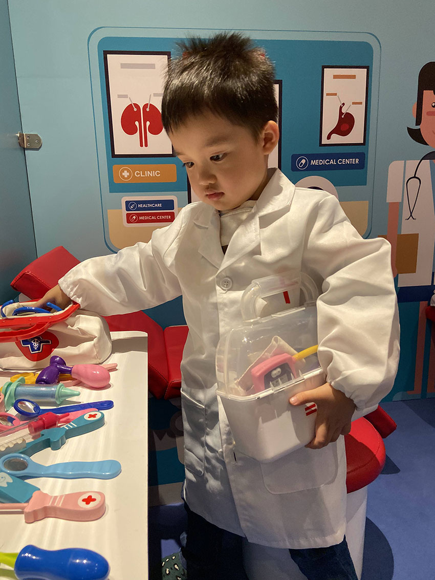 本地遊玩 - 醫生和護士制服