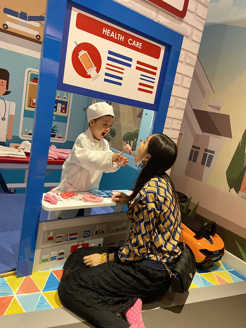 本地遊玩 - 醫生和護士制服