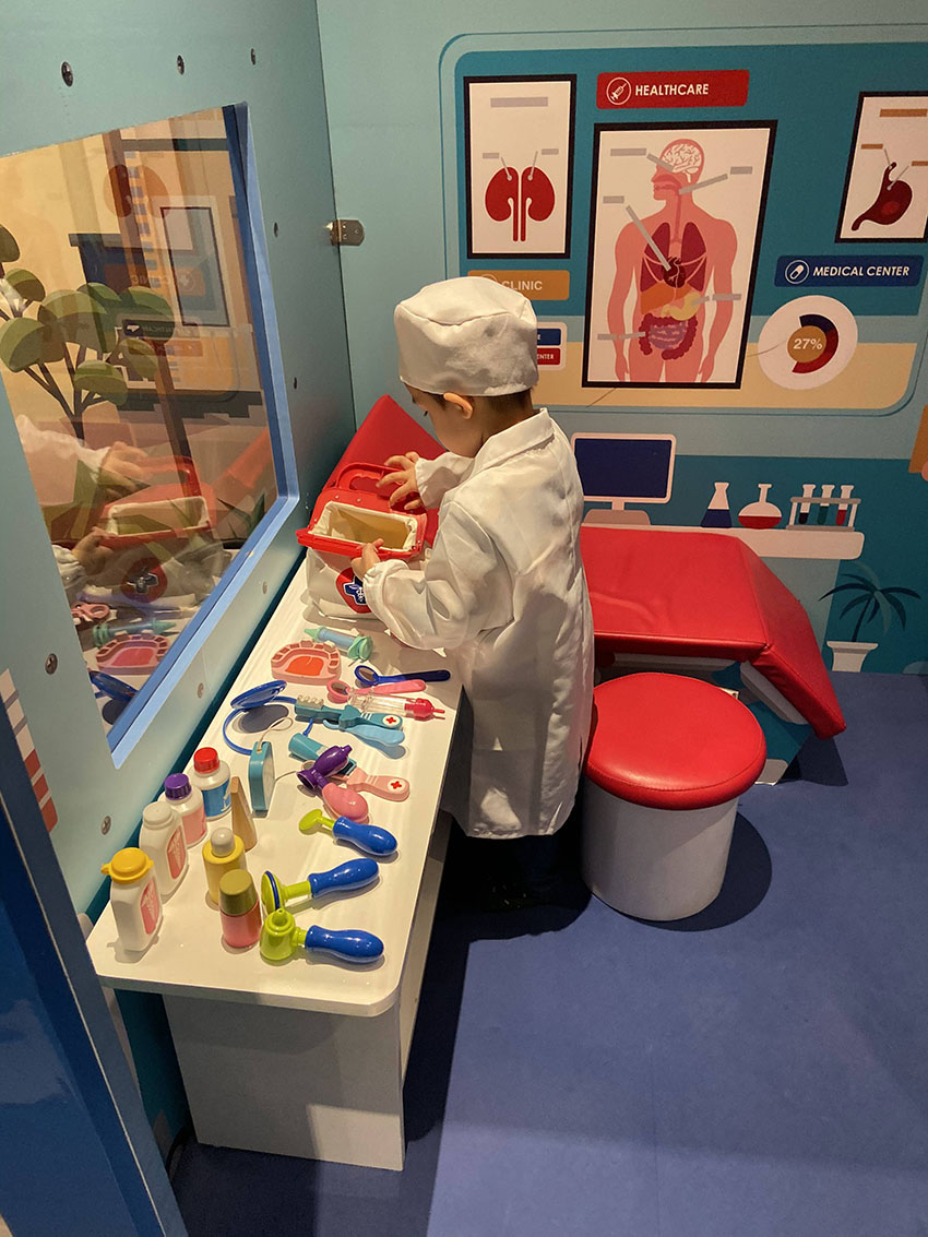 本地遊玩 - 醫生和護士制服