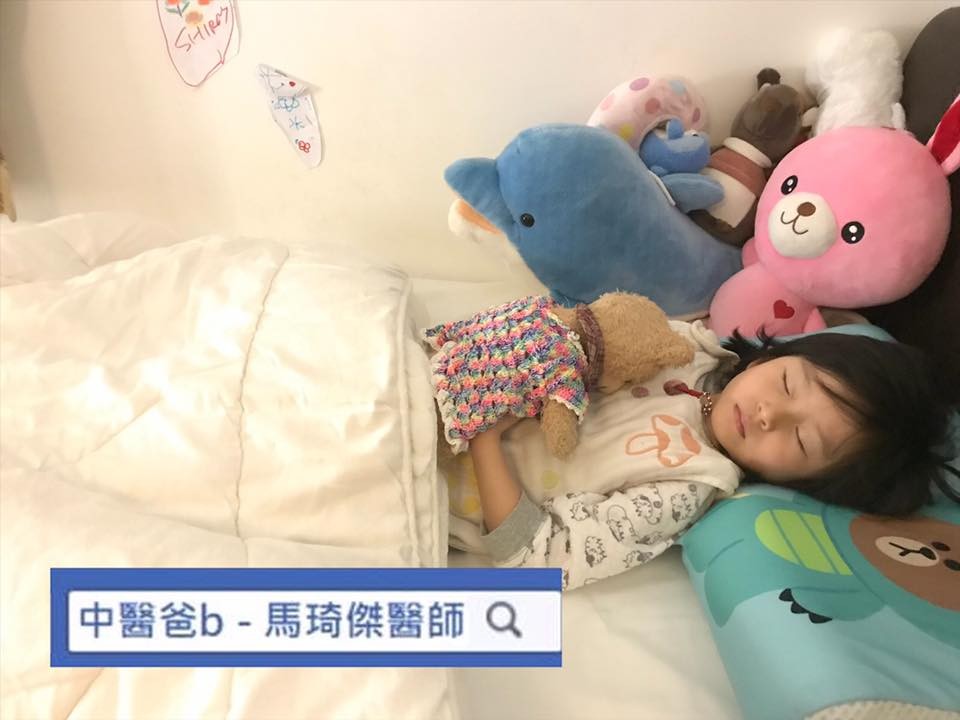 每天都要求自己的女兒飯後要午睡,每天最少要有12小時睡眠時間