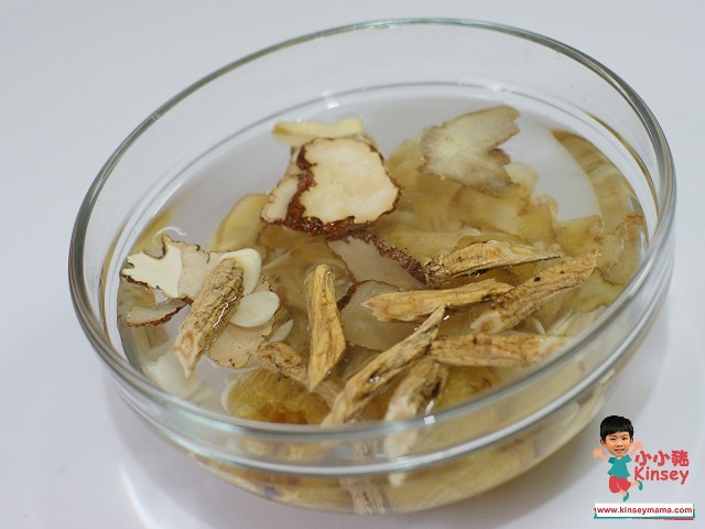湯水食譜:將所有藥材浸洗一陣~