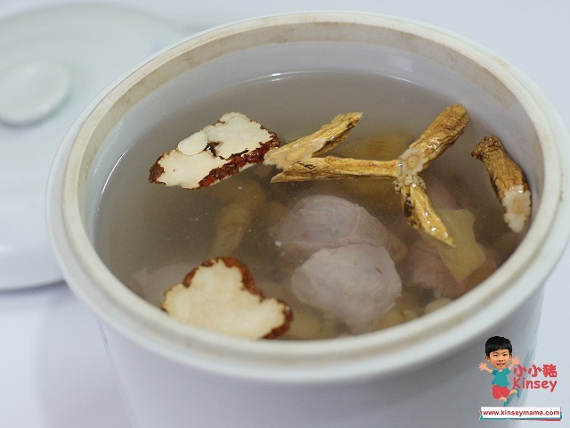 湯水食譜:將所有材料放入燉盅內,然後加入1.5L滾水~