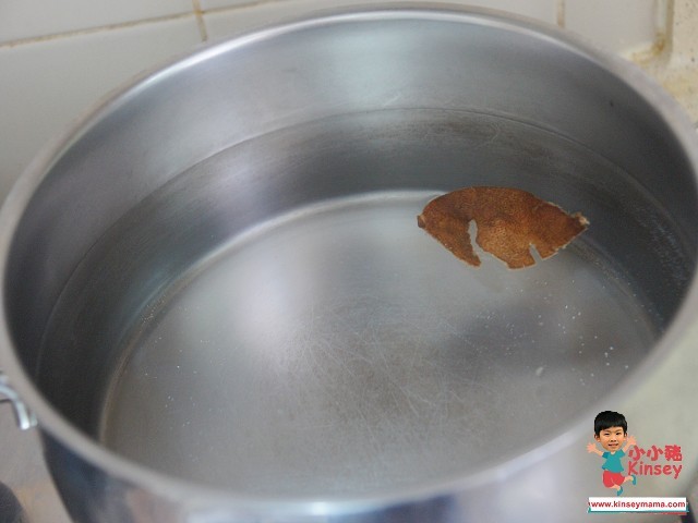 湯水食譜：煲內放約3L水，然後隨水加入陳皮~