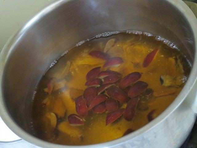 湯水食譜:待煲滾後,然後改用慢火煲大約30分鐘~