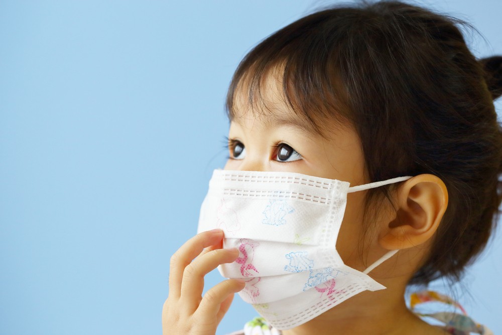 家長可以在家中讓小孩自己管理兒童口罩,加強他們對口罩的歸屬感和認同感