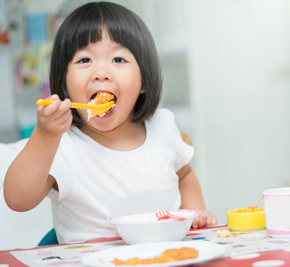 嘗試讓孩子自行將食物咬碎