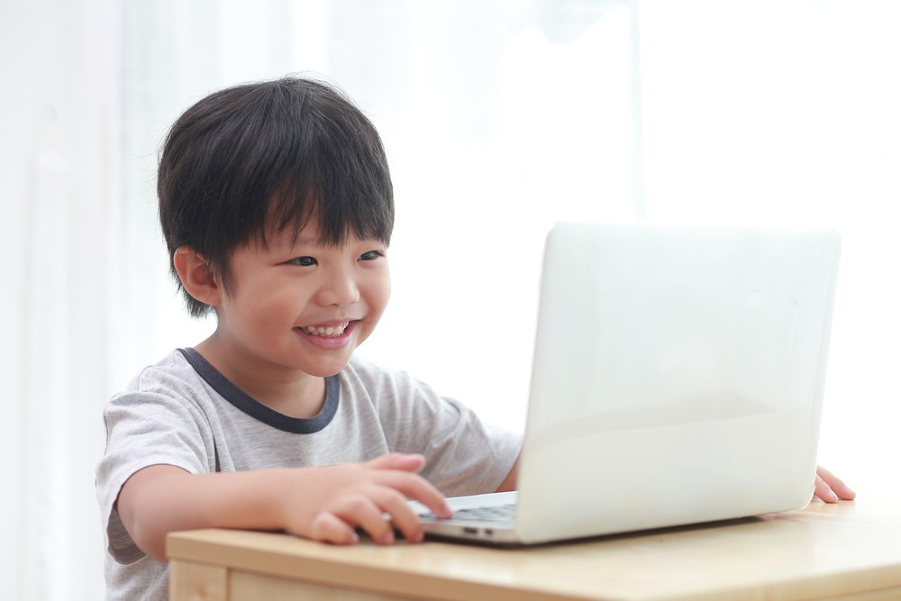 有很多不同語言、種類的影片供兒童觀看