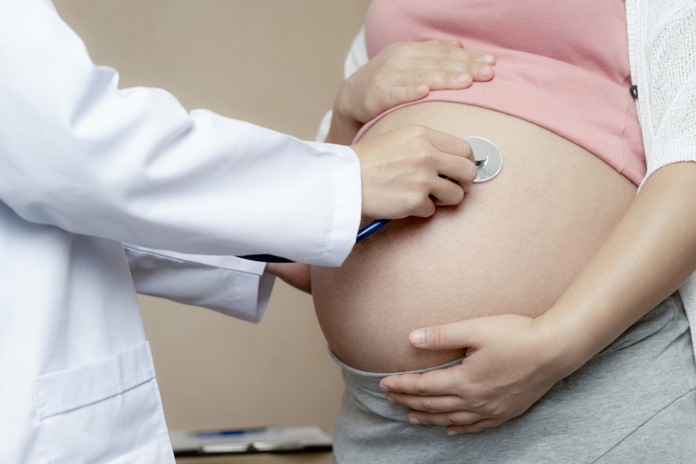 老婦懷有石胎卻不自知。