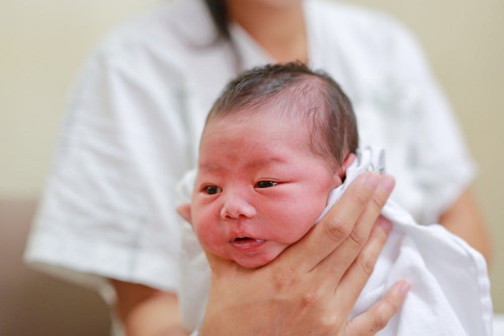 寶寶出生後,新手爸媽要面對的問題真不少,例如「餵奶」。