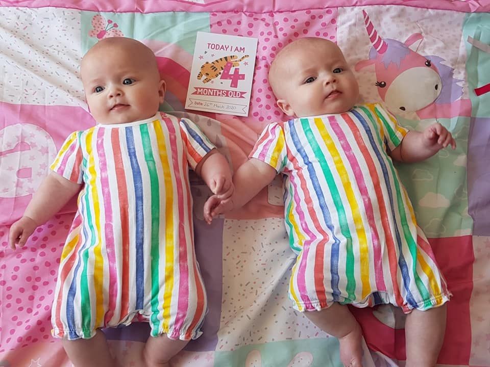 雙胞胎姐妹的反應如此不同，令醫生相當疑惑。