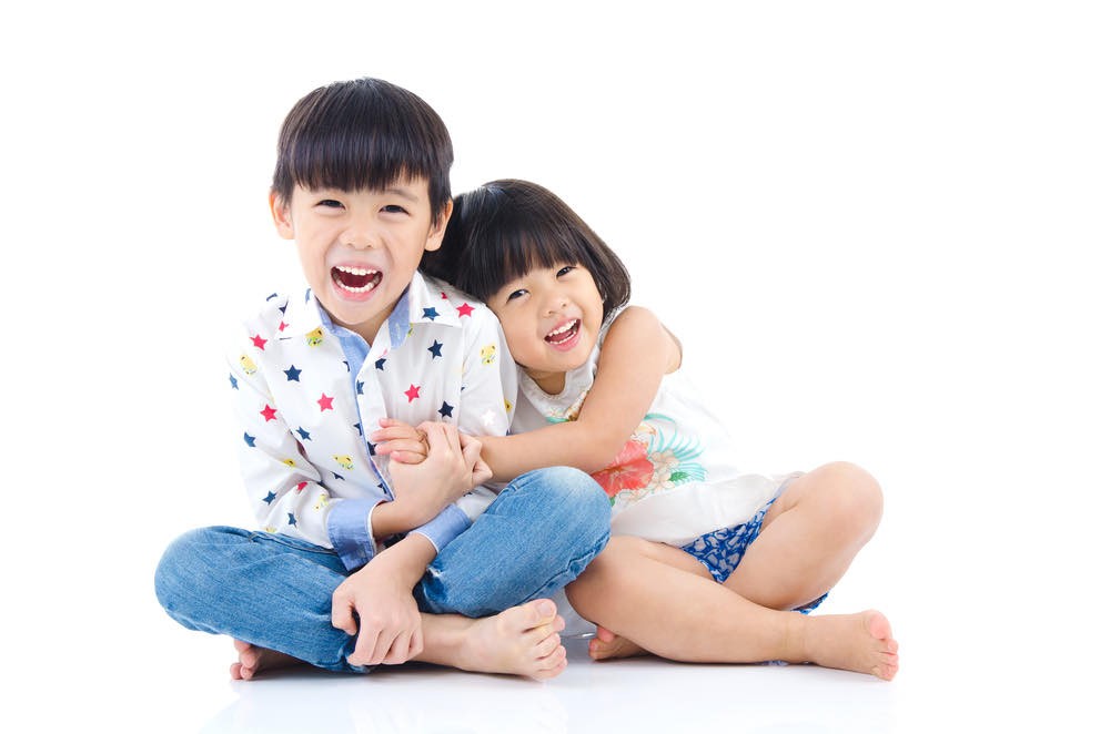 對此,家庭成員可以隨意在圍坐,父母可以邀請孩子讚美坐在他們旁邊的人。