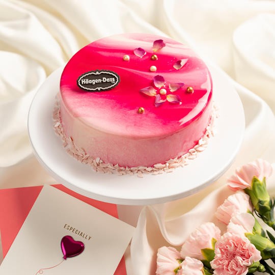 今年Häagen-Dazs為母親節推出全新「花漾紅寶石」雪糕蛋糕。