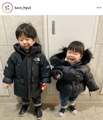 兩兄妹也有不少溫馨合照。